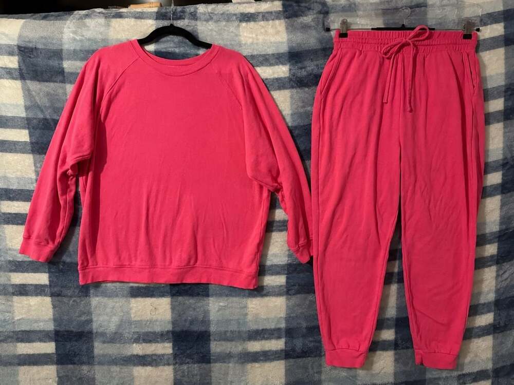 Color Alien Women's Pink Crewneck Sweatshirt and Jogger Lounge Set